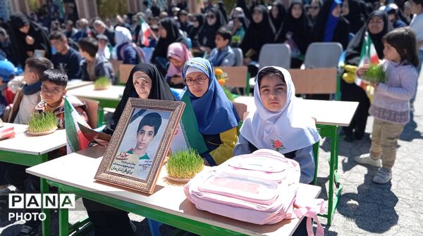 اجتماع باشکوه دانش‌آموزان چهارمحال و بختیاری در گلزار شهدای شهرکرد