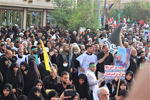 حماسه حضور نوجوانان کفن‌پوش قمی در راهپیمایی «عهد خون»