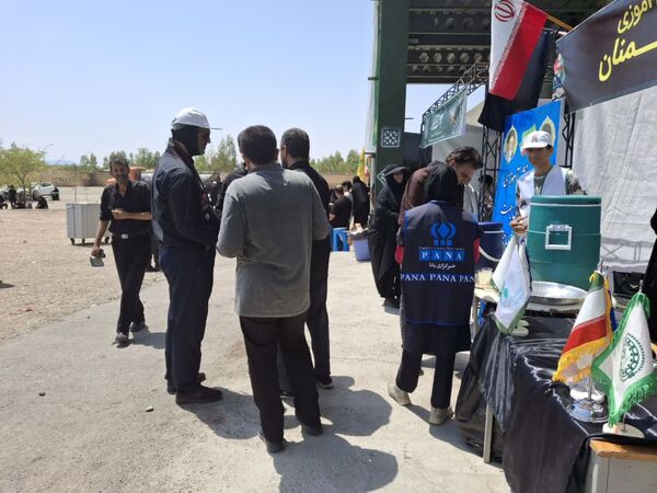 خدمت‌رسانی موکب‌ سازمان دانش‌آموزی استان سمنان به جاماندگان اربعین 