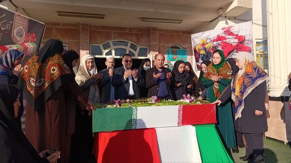طنین سلام دانش‌آموزان بندرترکمن به شهدای خوشنام