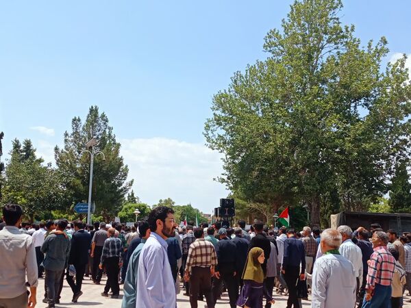 نماز جمعه ای با رنگ خون شهید در کاشمر