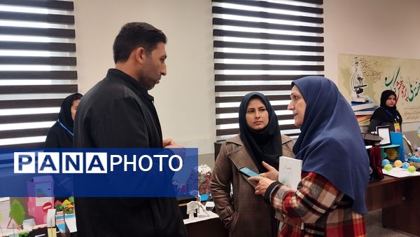 نمایشگاه دست‌سازه در دبیرستان ذبیح الله هوشیار