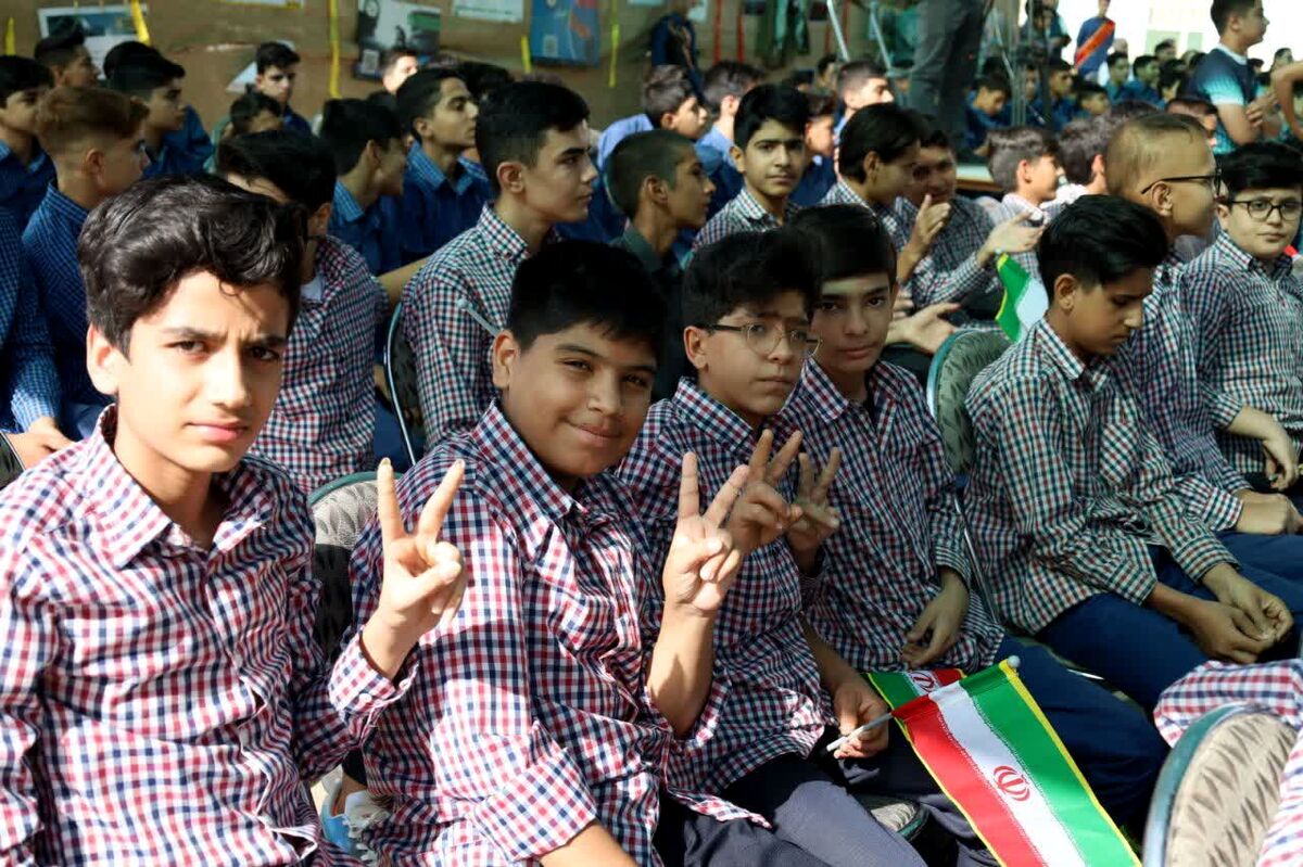 شور مهر ، آغوش مدارس به روی ۳۵۰ هزار دانش‌آموز یزدی گشوده شد