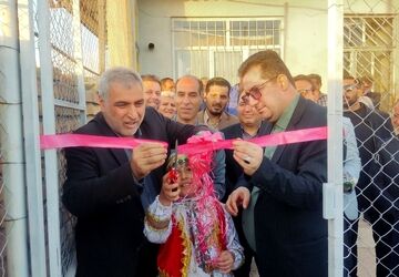 افتتاح زمین چمن مصنوعی توسط مدیر کل آموزش و پروش استان