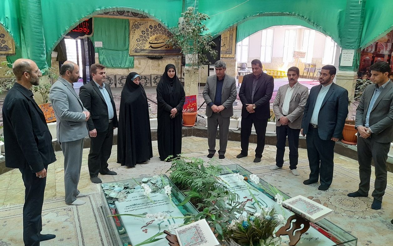 تجدید میثاق سرپرست آموزش وپرورش منطقه پردیس با شهدای گمنام