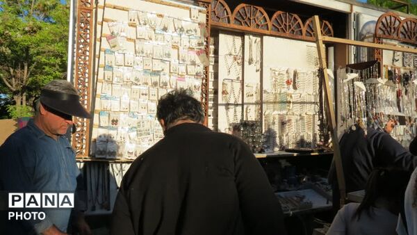 نمایشگاه تخصصی محصولات ارگانیک و صنایع دستی در بوستان لاله شهر کهک