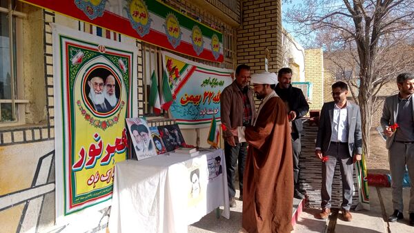 طنین زنگ انقلاب در مدرسهٔ شهید صادقی باخرز