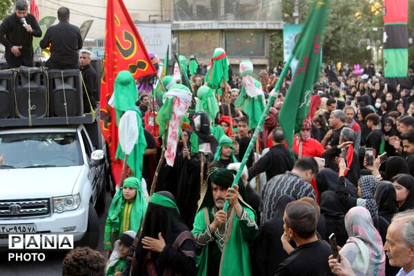 ورامین بار دیگر در سوگ اسارت؛ کاروان نمادین کربلا در خیابان‌های ورامین به حرکت درآمد