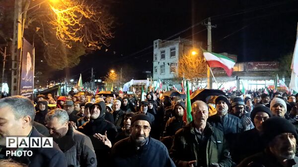 سرما در برابر آتش عشق دلها به رهبر چیزی نبود