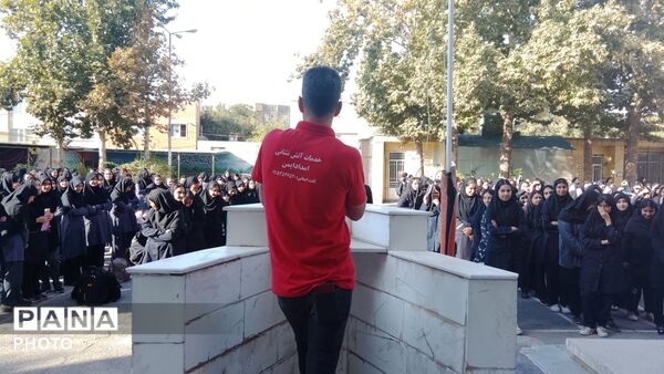 روز آتش نشانی در دبیرستان شهید مطهری 