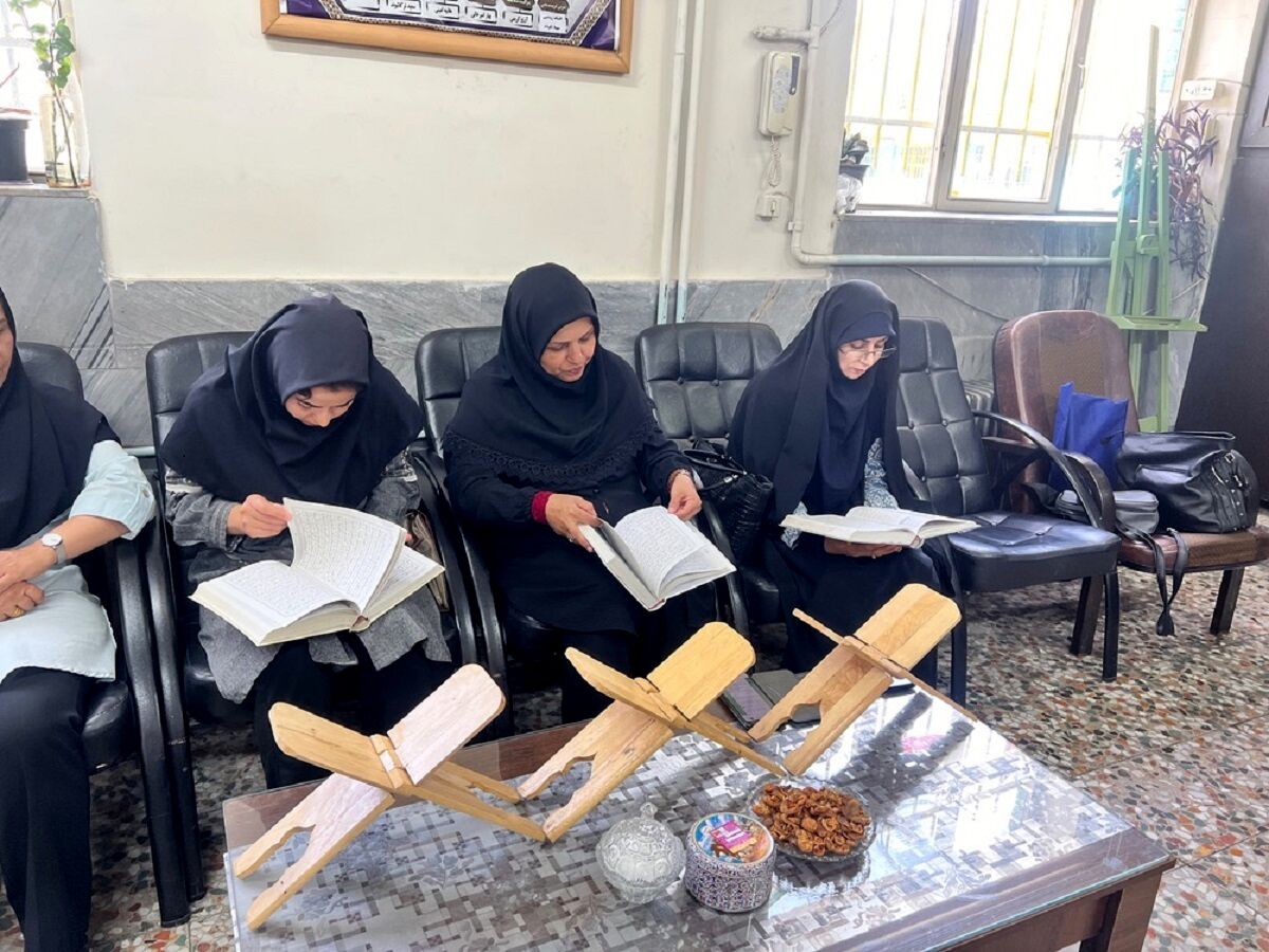 برگزاری ختم قرآن معلمان دبستان المهدی ناحیه 2 کرج به مناسبت سالگرد شهادت شهیدجمهور آیت‌الله رئیسی 