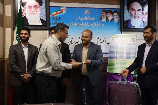 نشست خبری مدیر آموزش و پرورش پاکدشت به مناسبت گرامیداشت هفته معلم