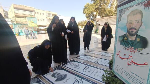 حضور دانش آموزان دبیرستان سردار شهید قاسم سلیمانی ناحیه ۴ کرج در نماز جمعه