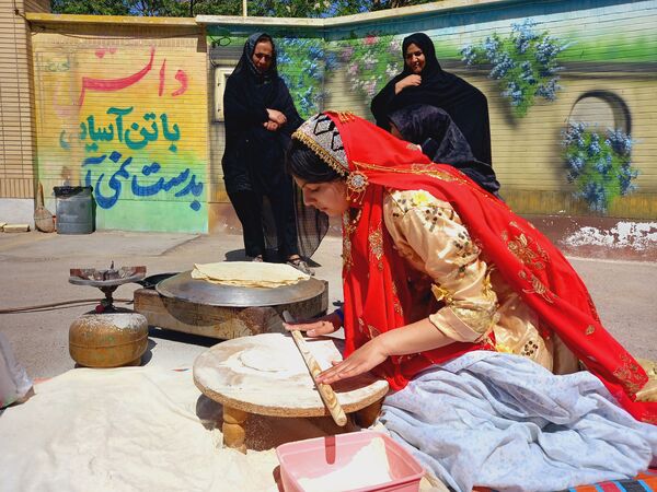 نواخته شدن زنگ سلامت در دبیرستان بهار آزادی 