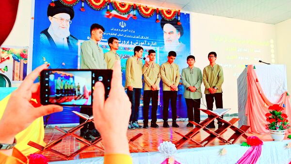 تجلیل از دانش‌آموزان نخبه مسابقات قرآن، عترت و نماز و تربیت‌بدنی