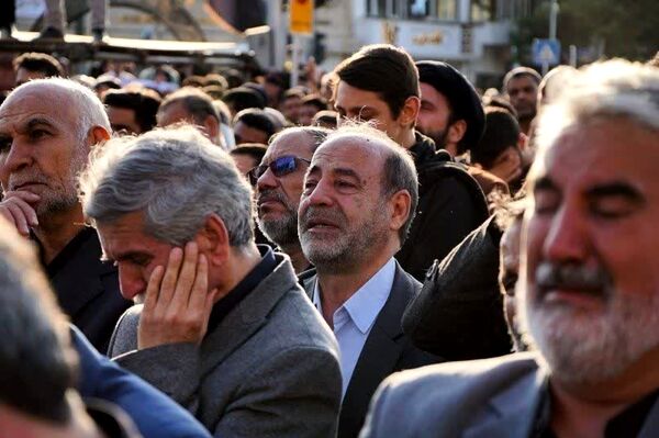 عزاداری مردم مشهد به مناسبت شهادت خادم الرضا(ع)، آیت الله رئیسی و همراهان ایشان