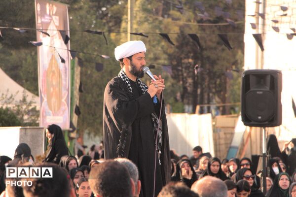 گرامیداشت شهدای دانش‌آموز میناب و حضور خانواده معظم شهدا