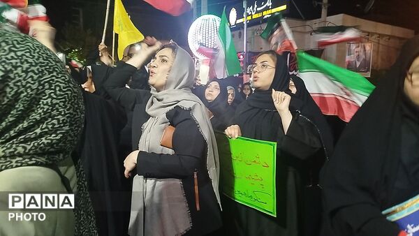 مردم گالیکش همچنان ایستاده در خیابان