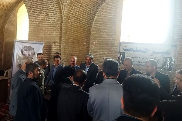 میز خدمت آموزش و پرورش به مناسبت روز معلم در نیشابور 