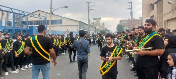 استقبال عزاداران حسینی از کاروان نمادین اسرای کربلا در قم
