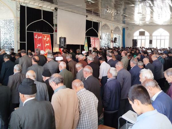 نماز جمعه شهرستان کاشمر با حضور پر رنگ مردم ترشیز کهن برگزار شد 