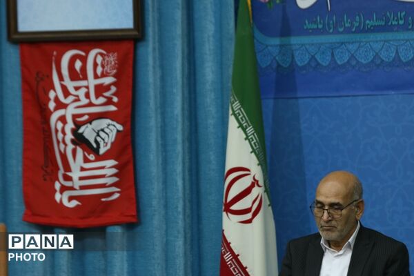 دیدار مدیرکل آموزش‌وپرورش یزد با نماینده ولی‌فقیه