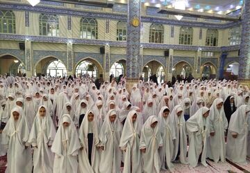 گشوده شدن بال‌های بندگی بر شانه‌های ۱۵۰۰ فرشته در مسجد جامع مراغه