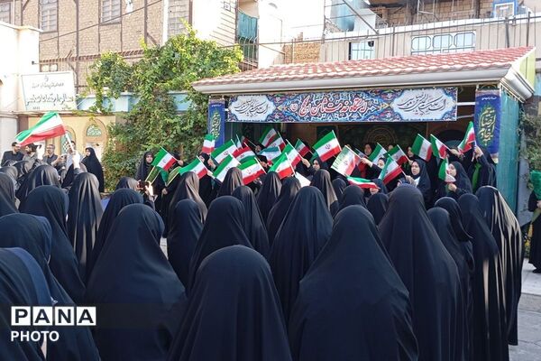 چهارشنبه‌های امام رضایی با حضور خادمان حرم در مدرسه مشکوة نور 