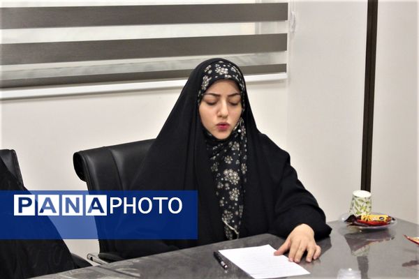 محفل شعر بانوان «رحیل» ویژه کودکان شهید 