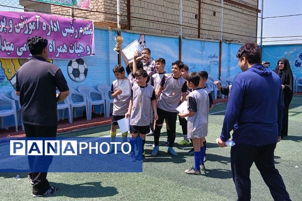 مسابقات مینی فوتبال دانش‌آموزان دوره اول ودوم ابتدایی در بهارستان‌۲