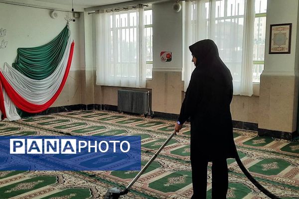 غبارروبی و آماده سازی نمازخانه‌های مدارس پردیس