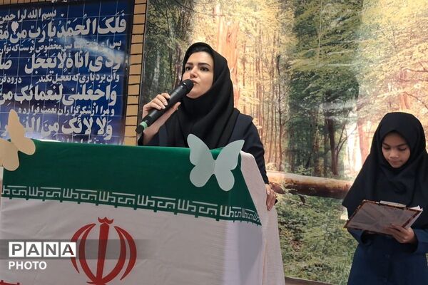 طرح «هر دانش‌آموز یک مهارت» با حضور کارآفرینان برتر شهرستان دماوند ، در دبیرستان احمد ابراهیمی