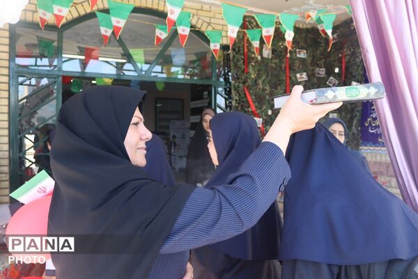 آغاز راه  هفتمی ها در «جشن جوانه‌ها» دبیرستان مبین