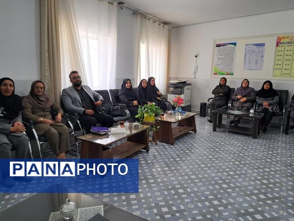 بازدید تیم کارشناسی اداره‌کل آموزش و پرورش استان یزد از واحدهای آموزشی خاتم 