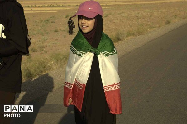 پیاده روی ۱۱ کیلومتری عاشقان رضوی در آخرین روز ماه صفر به سمت آستان مقدس  امامزاده حمزه بن موسی (ع)