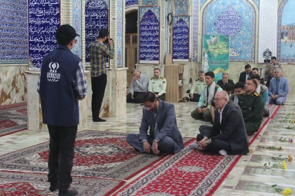آیین عطرافشانی و گل افشانی مزار شهدا در سمنان