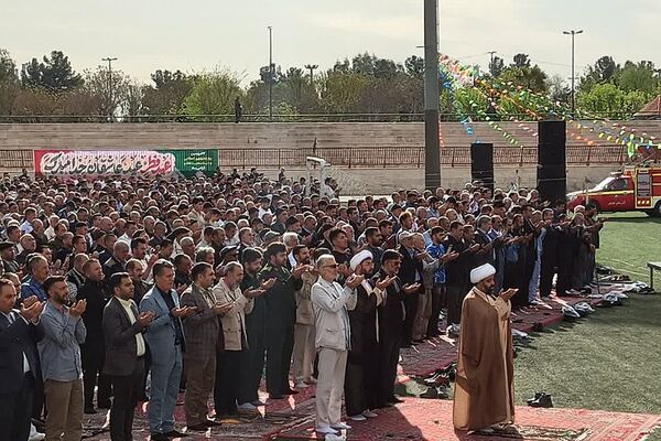 برگزاری باشکوه نماز عیدفطر در باقرشهر 