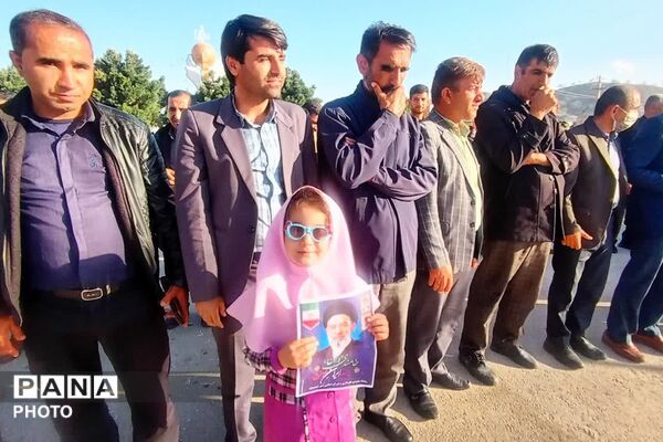 بیعت دانش‌آموزان دیشموکی  با رهبر انقلاب