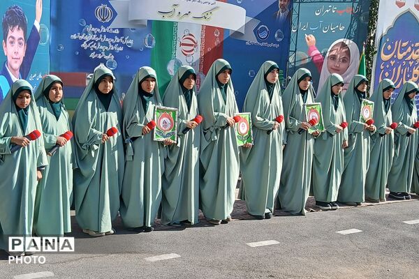 آغاز سال تحصیلی در مدرسه دخترانه مهرنگار باقر شهر با حضور مسئولان 