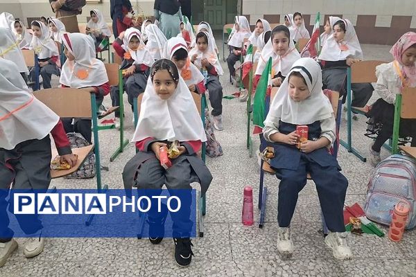 برگزاری جشن شکوفه ها در دبستان نجمه ناحیه یک شهرری