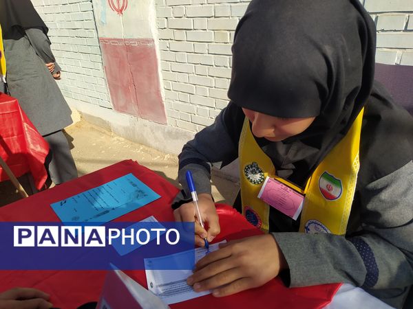 انتخابات شورای دانش آموزی در دبیرستان دخترانه امید 