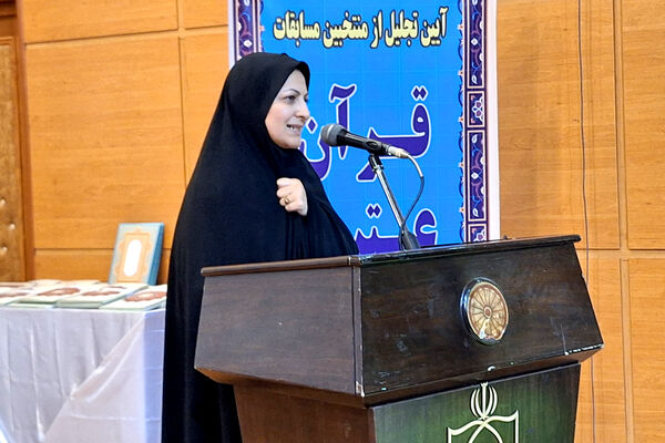 تقدیر از چهره های روشن در محفل ایمان 