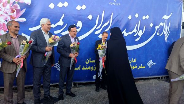 استقبال از برگزیدگان شانزدهمین المپیاد ملی فرش دستباف در مشهد