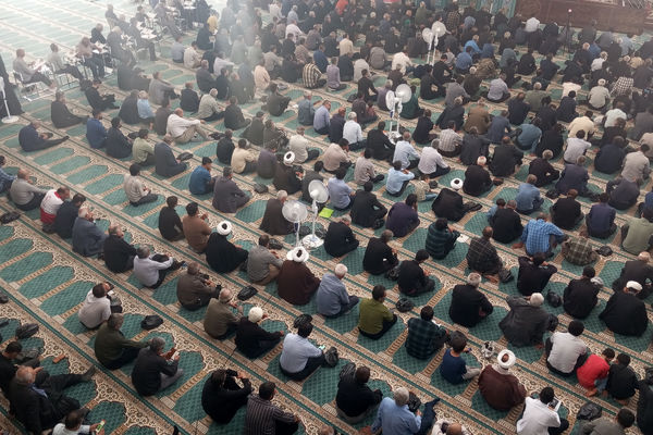  صفوف نماز جمعه لردگان؛ نبض جامعه در دست همدلی و بصیرت