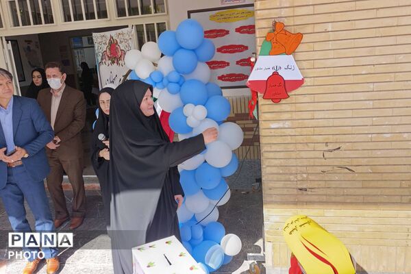 آیین گرامیداشت هفته بهداشت روان و تقدیر از همیاران مشاور در دبیرستان دخترانه رضوان برگزار شد
