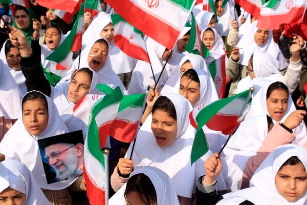 حضور پرشور مردم بهارستانی در راهپیمایی ۲۲ بهمن