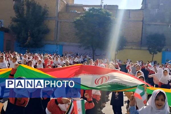  آیین گرامیداشت انقلاب اسلامی در مدارس رباط‌کریم