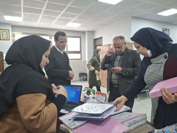 بازدید رئیس آموزش‌ و پرورش ناحیه ۲ از دبیرستان رحمت آیین یک