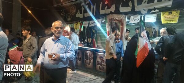 موکب چایخانه همچنان در کنار مردم فعال است