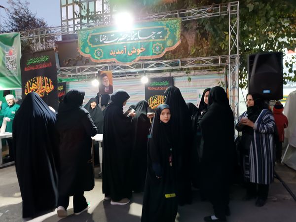 برپایی چایخانه امام رضا(ع) در موکب کوثر مسجد امیرالمومنین (ع) در بجنورد